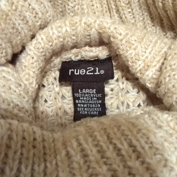 60. Rue 21 Sweater Large - Picture 4 of 4